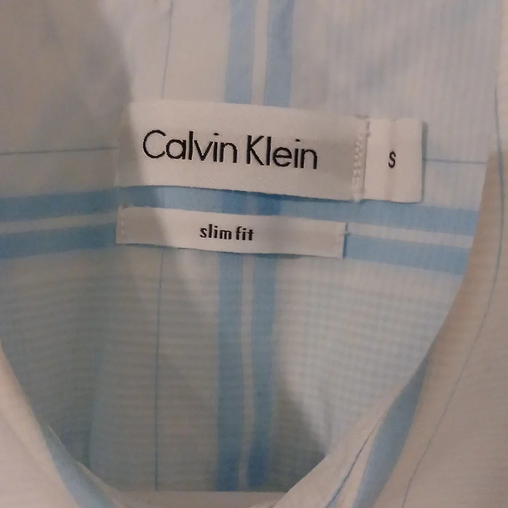 2 Calvin klien button-up